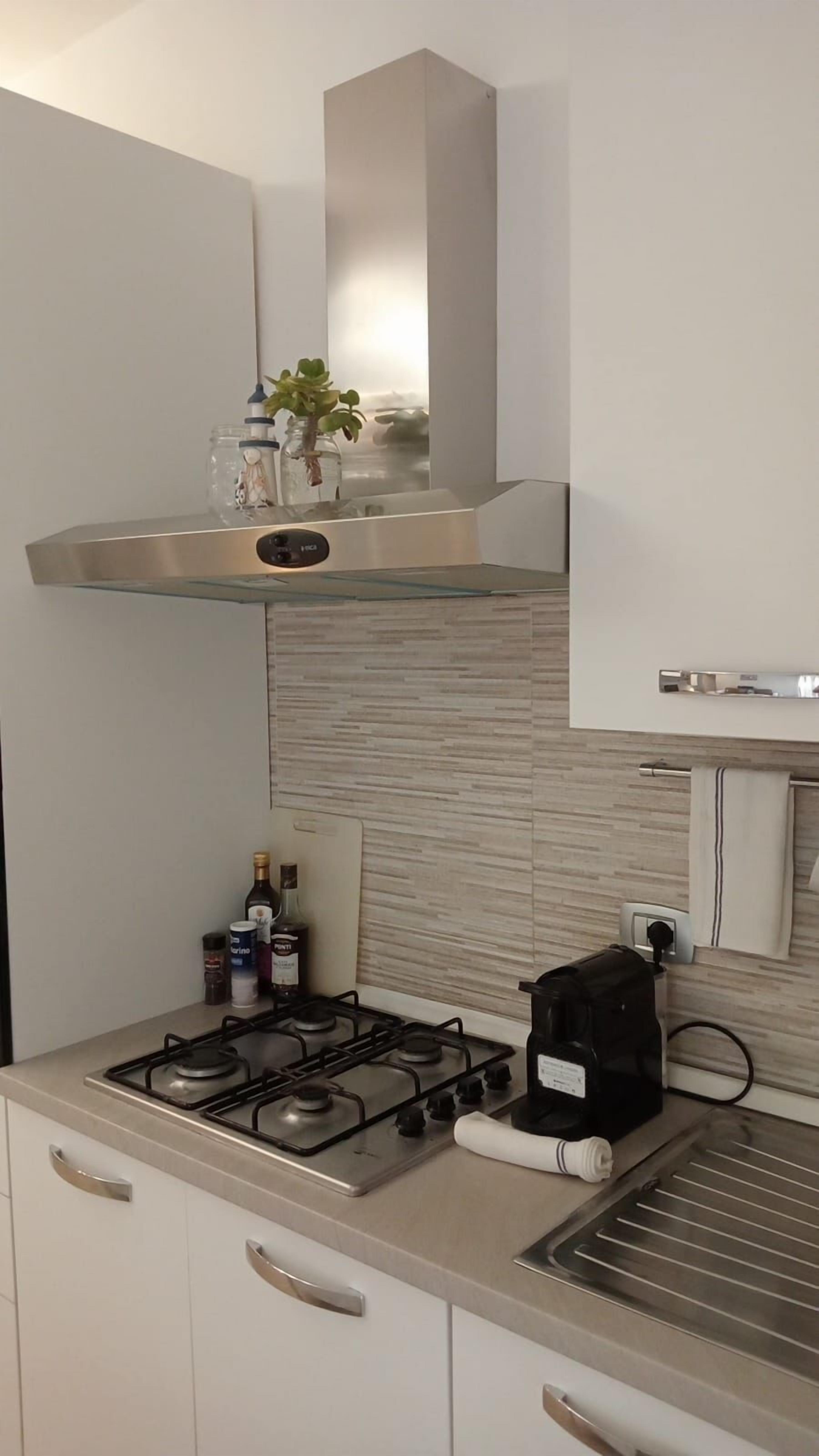 Réfrigérateur, four, plaque de cuisson, lave-vaisselle