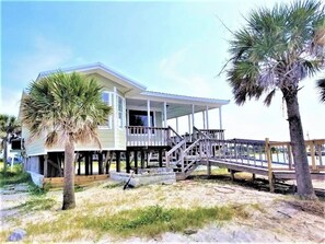 Exterior - ONLY 20 feet from the Bay/See Dolphins, kayaks,etc (Gulf Shores)