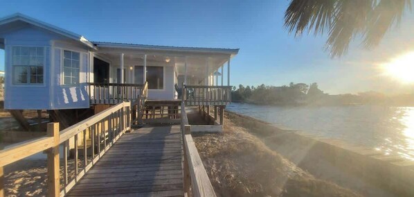 Exterior - ONLY 20 feet from the Bay/See Dolphins, kayaks,etc (Gulf Shores)