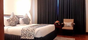 In-room safe, individually decorated, desk, laptop workspace - Sirikwa Eldoret Hotel Ltd (Eldoret)