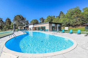 Piscine couverte, piscine extérieure