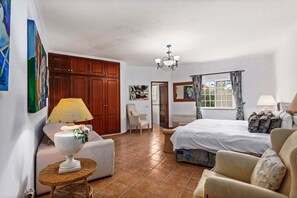 5 Schlafzimmer, Bügeleisen/Bügelbrett, Reisekinderbett, kostenloses WLAN