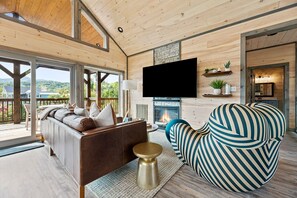 Smart TV, fireplace, books, stereo