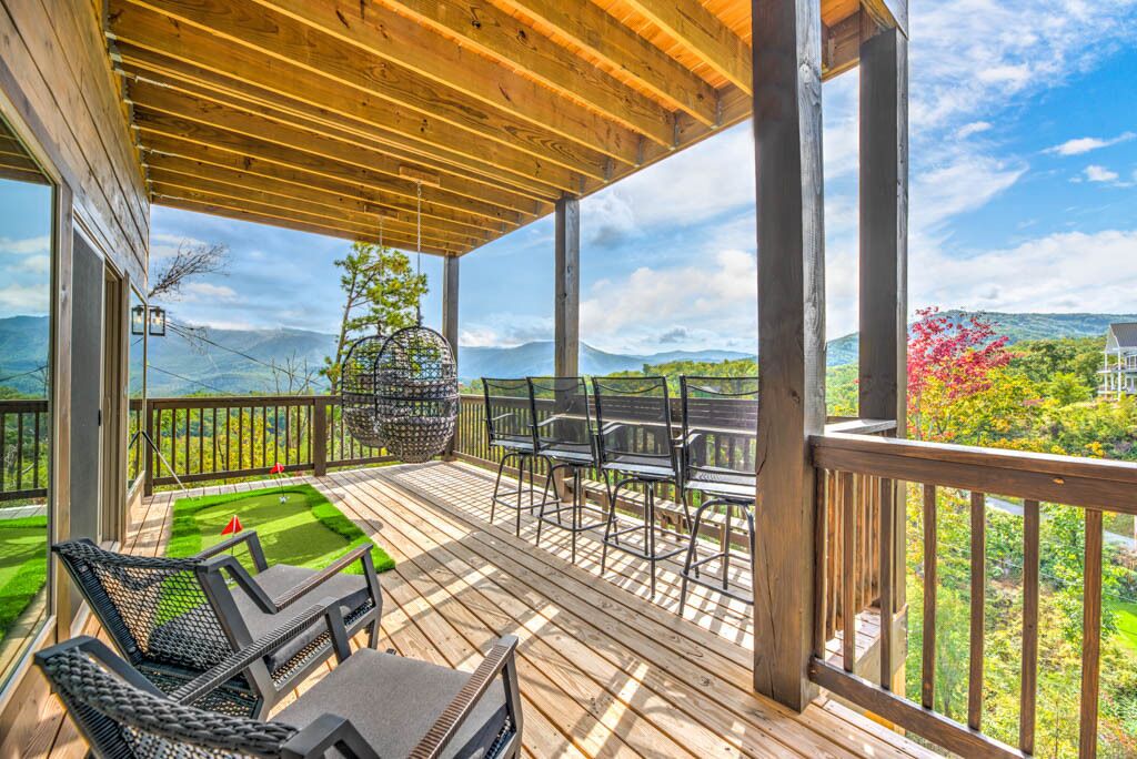 BRADN NEW Luxury Cabin! The ELM/PanoramicMountainView/Modern/LARGE DECKs