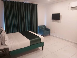 Standard Double Room | Individually furnished, desk, free WiFi, bed sheets - Goshen-Ra Hotel (Douala)