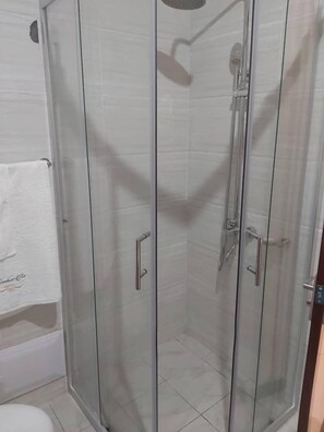 Deluxe Double Room | Bathroom