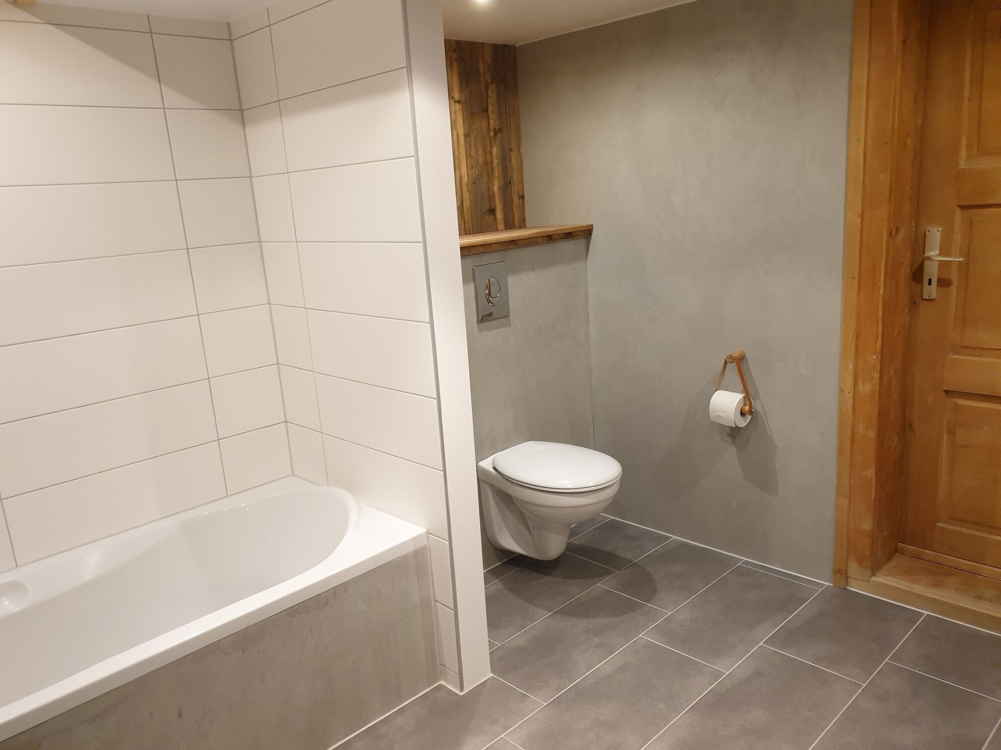 Ensemble douche/baignoire, sèche-cheveux, serviettes fournies, savon