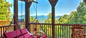 Skyfall | Hot Tub, Theater & Views🎥⛰️ Near Hatley Pointe + Inc. Biltmore Pass