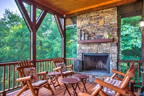 Property grounds - Skyfall | Hot Tub, Theater & Views🎥⛰️ Near Hatley Pointe + Inc. Biltmore Pass (Burnsville)
