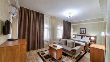 Deluxe Single Room | 1 bedroom, iron/ironing board, free WiFi, bed sheets
