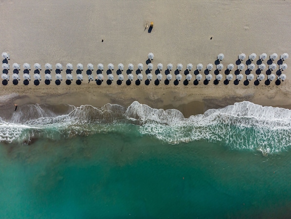 Beach nearby, sun-loungers, beach towels