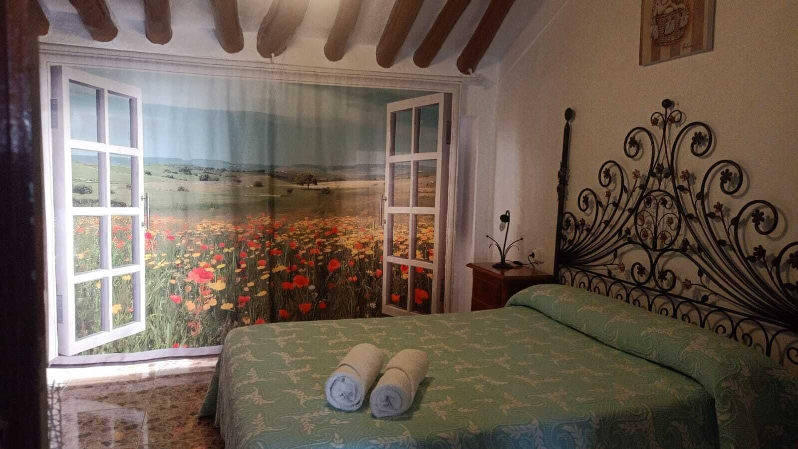 3 makuuhuonetta, silitysrauta/-lauta, vauvan matkasänky