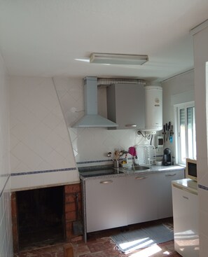 Fridge, microwave, stovetop, cookware/dishes/utensils