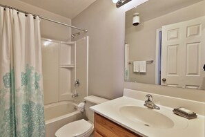 A bathroom with a bathtub, toilet, and sink. - Three Bedrooms at Pico’s Doorstep - G101 (Killington)
