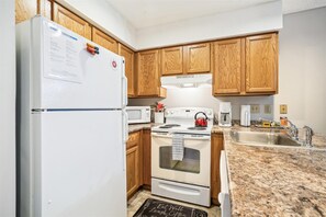 Private kitchen - Three Bedrooms at Pico’s Doorstep - G101 (Killington)