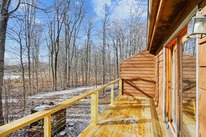 Property grounds - Affordable lodging in the center of Canaan Valley, The Cross Eyed Cricket! (Canaan Valley)