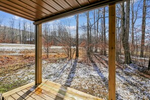 Property grounds - Affordable lodging in the center of Canaan Valley, The Cross Eyed Cricket! (Canaan Valley)