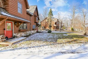 Exterior - Affordable lodging in the center of Canaan Valley, The Cross Eyed Cricket! (Canaan Valley)