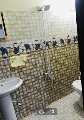 Standard Double Room | Bathroom