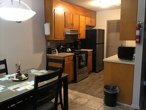 Réfrigérateur, micro-ondes, four, lave-vaisselle