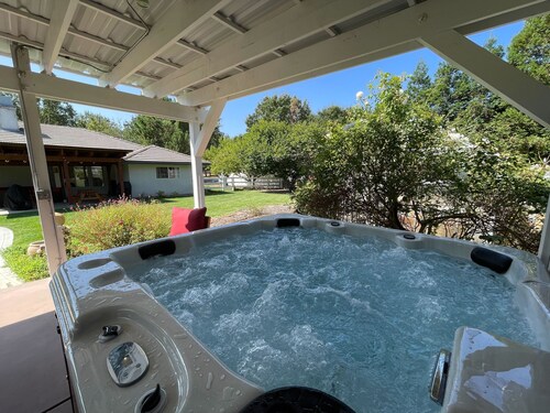 Sea Rock Ranch-Wine Country Living at it's Best! Pet Friendly! New Spa!