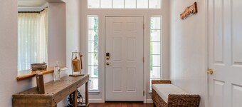 Sea Rock Ranch-Wine Country Living at it's Best! Pet Friendly! New Spa!