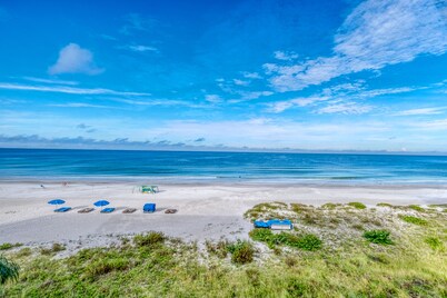 BEACHFRONT CONDO! UPDATED W/ GORGEOUS DIRECT VIEWS & A SWIMMING POOL!