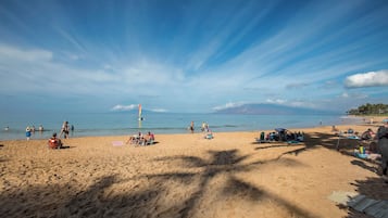 På stranden