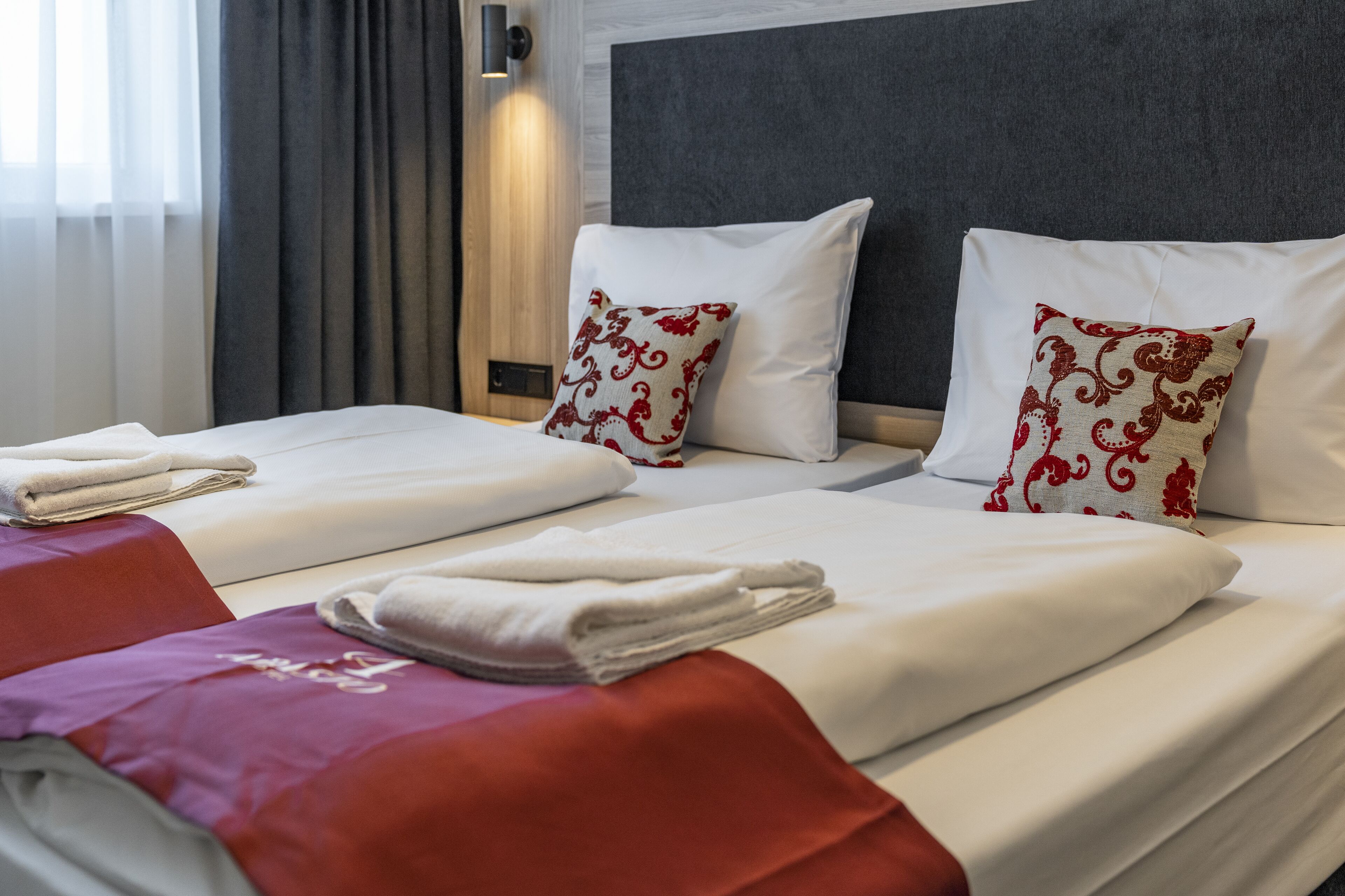 standard double room | hypo-allergenic bedding, in-room safe, desk, soundproofing