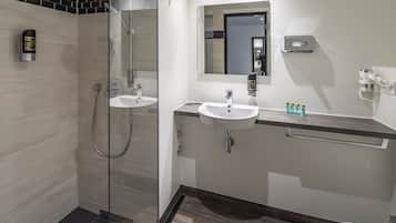 Junior-Doppelzimmer | Badezimmer | Dusche, Haartrockner, Handtücher, Seife