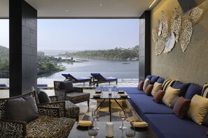 Outdoor pool, free cabanas, pool umbrellas - Taj Lakefront Bhopal (Bhopal)