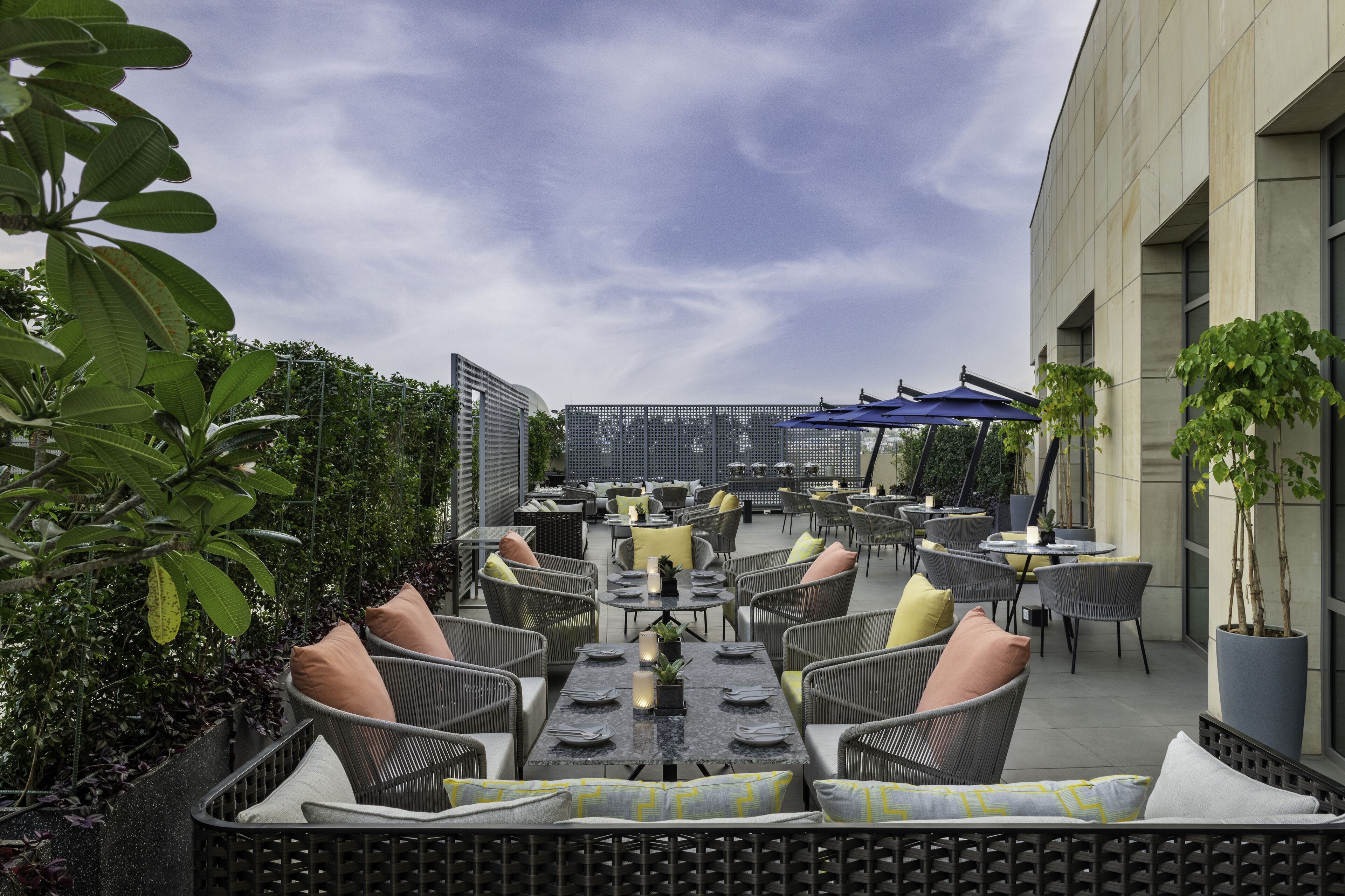 3 restaurants, lunch, dinner served; Chinese cuisine