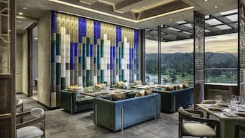 3 restaurants, lunch, dinner served; Chinese cuisine