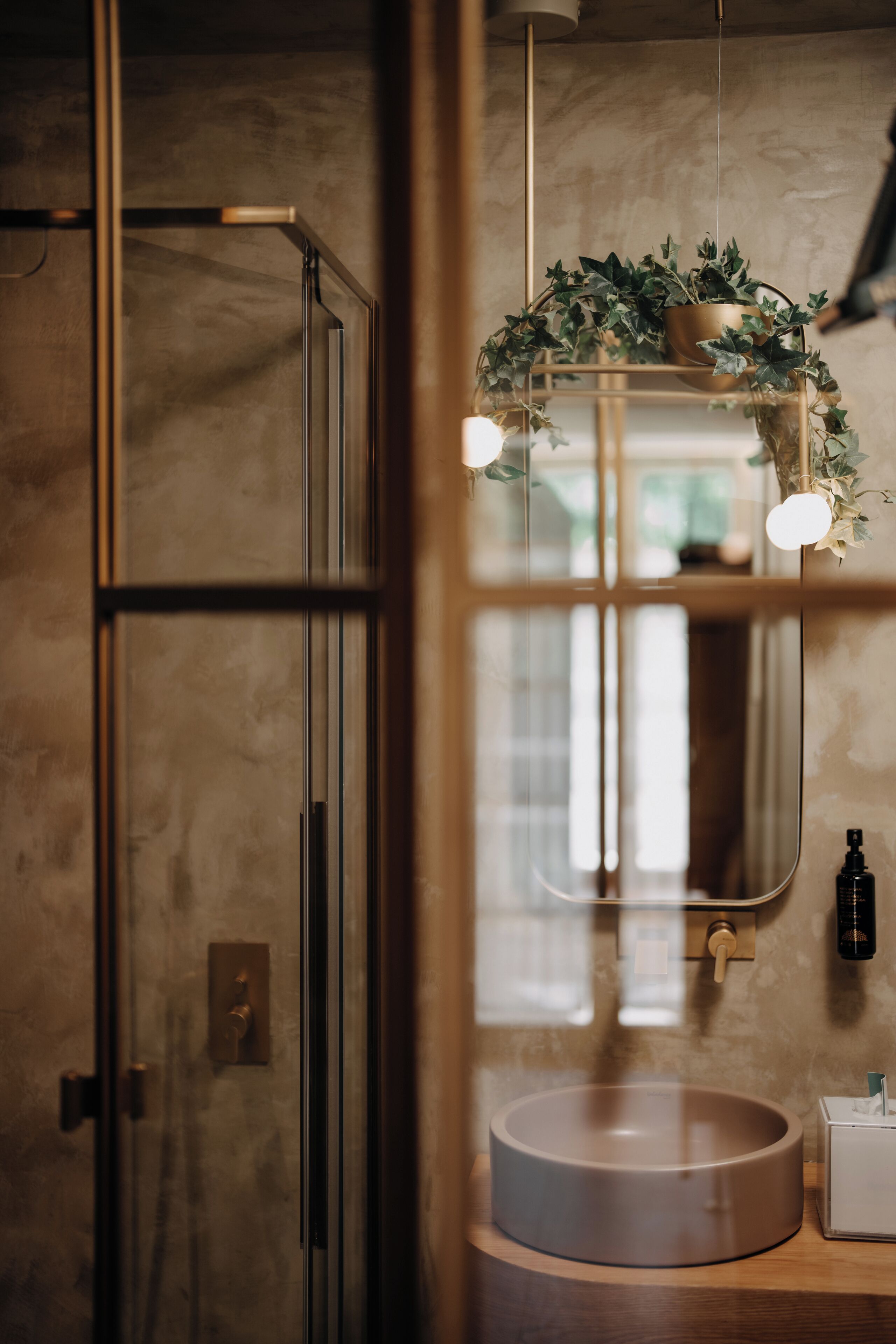 shower, towels, soap, shampoo