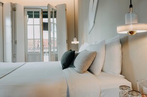 Frigobar, cofres nos quartos, quartos à prova de som