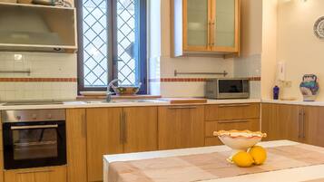 Frigorifero, forno, piano cottura