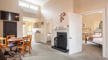 2 habitaciones, tabla de planchar con plancha, wifi y ropa de cama