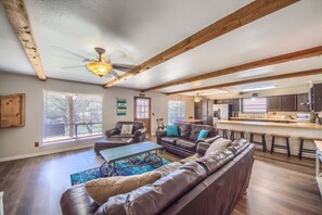 Älytelevisio, takka, DVD-soitin