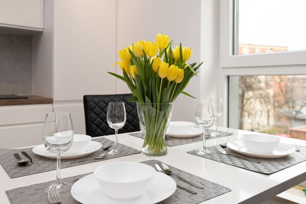 Apartment, 2 Schlafzimmer, Balkon | Esszimmer