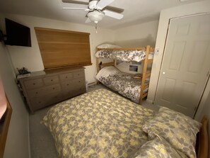 3 slaapkamers, een bureau, gratis wifi, beddengoed