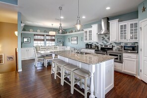 冰箱、微波炉、烤箱、炉灶