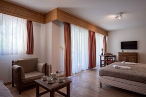 Studio Suite, Multiple Beds, Balcony | Living area | Flat-screen TV, books - Residence Eureca (Brides-les-Bains)