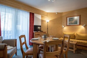 Apartment, 1 Double Bed with Sofa bed, Balcony, Mountain View | Living area | Flat-screen TV, books