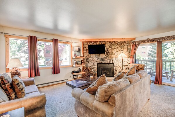 TV, fireplace, DVD player