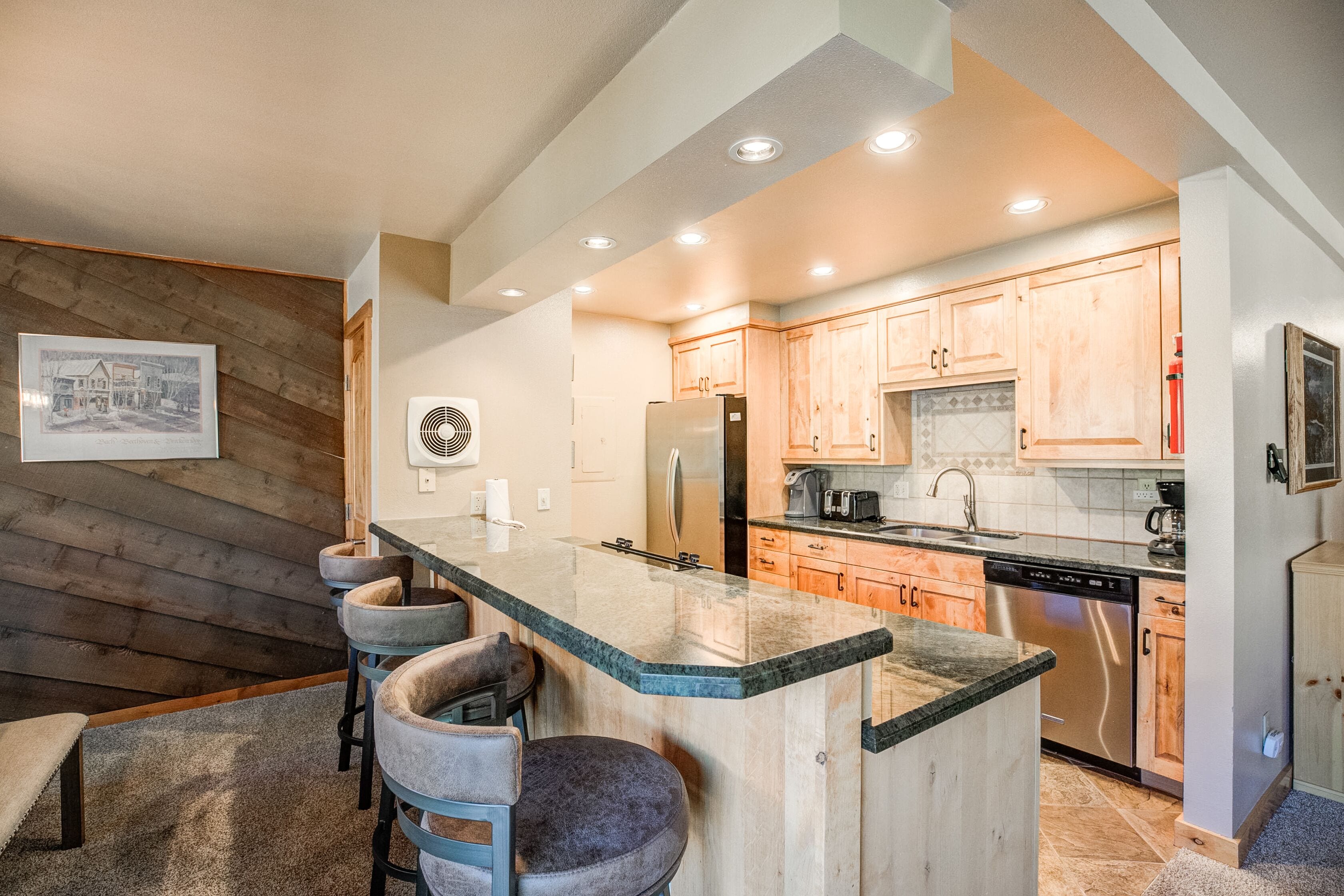 Refrigerador, microondas, placa de cocina, lavavajillas