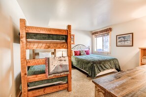 2 bedrooms, iron/ironing board, internet, bed sheets