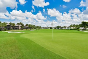 Golf - Glades Golf & Country Club-Large, Updated 2/2 Condo near  Shopping, Beach & Pier (Naples)