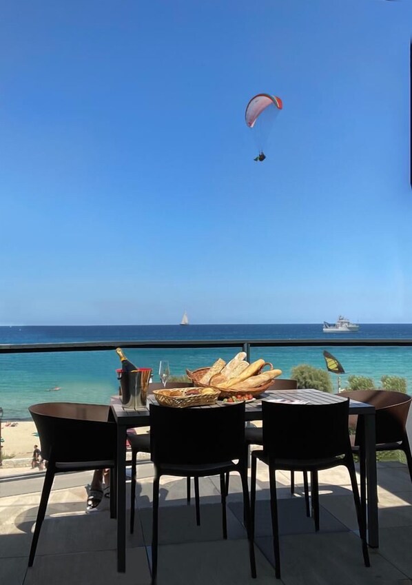 Uitzicht op strand/zee