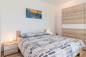 2 chambres, fer et planche à repasser, Wi-Fi, draps fournis