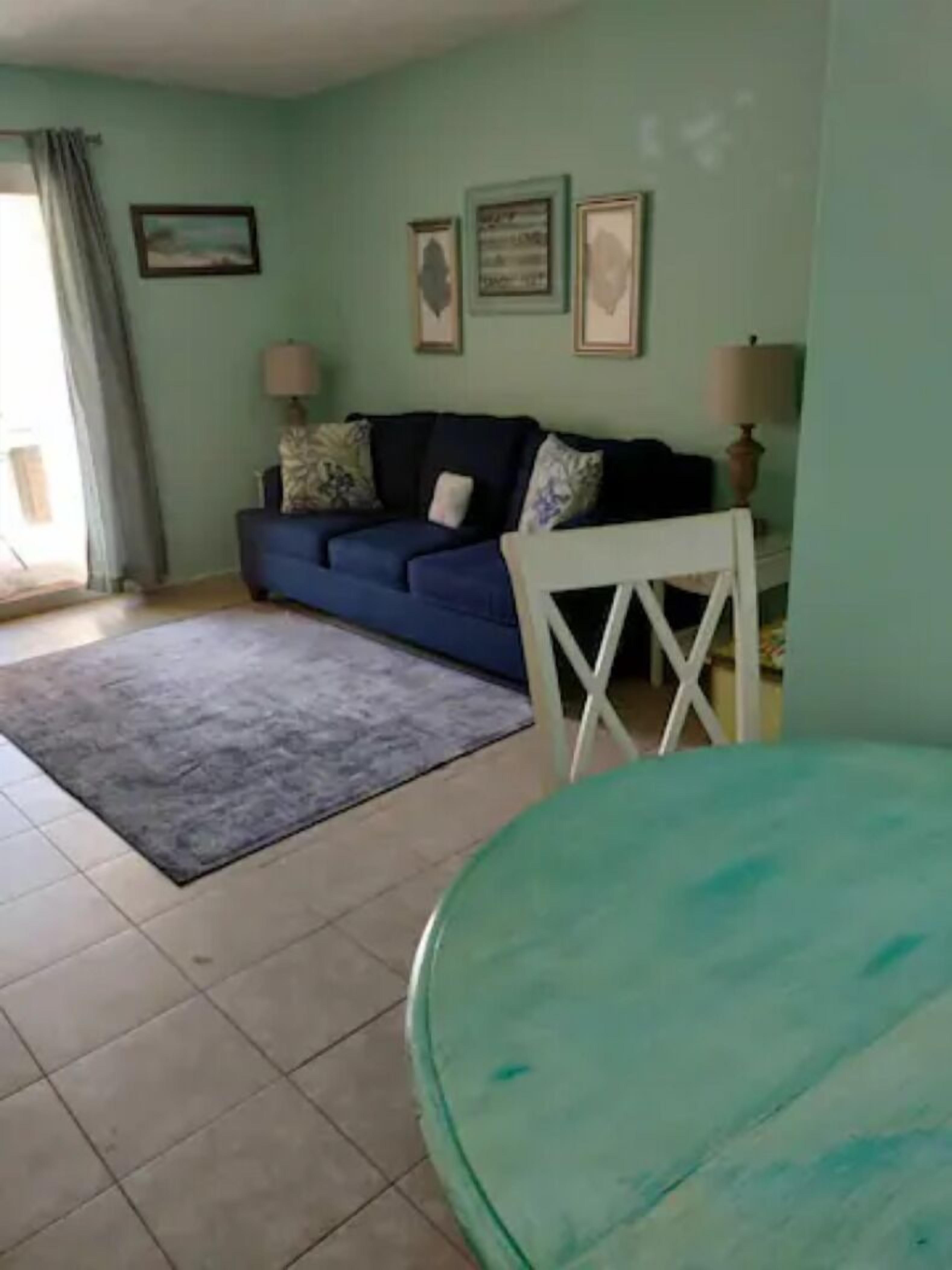 Televisión, reproductor de DVD, biblioteca de música